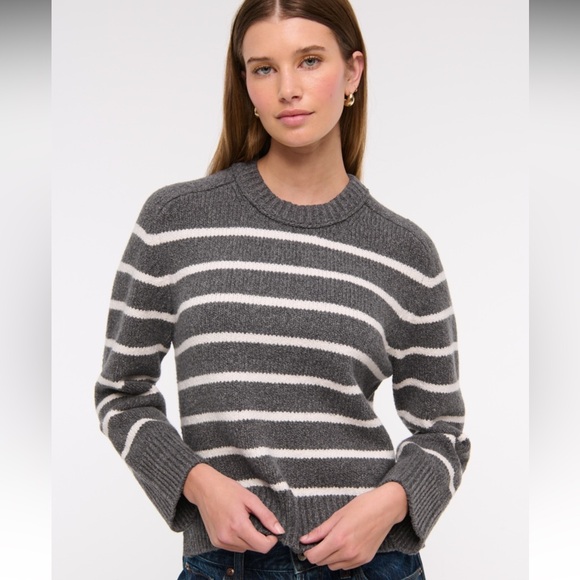 NWT Abercrombie & Fitch Madeline Textural Crew in Dark Gray Stripe (Size XS) - Picture 1 of 12